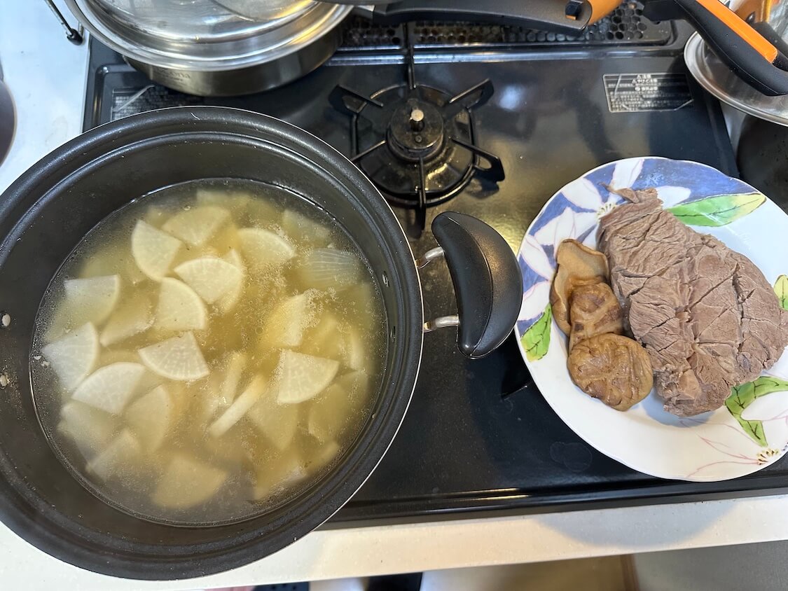 韓国カルビスープ（カルビタン）レシピ。ステーキ肉でアレンジ