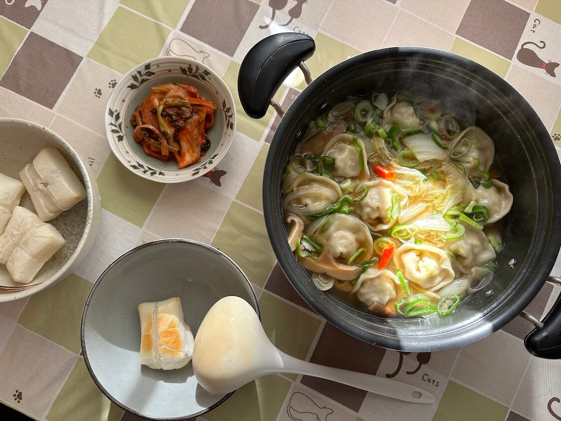 切り餅で！韓国のお雑煮「トックマンドゥグク」レシピ。餃子入りの煮干出汁♫