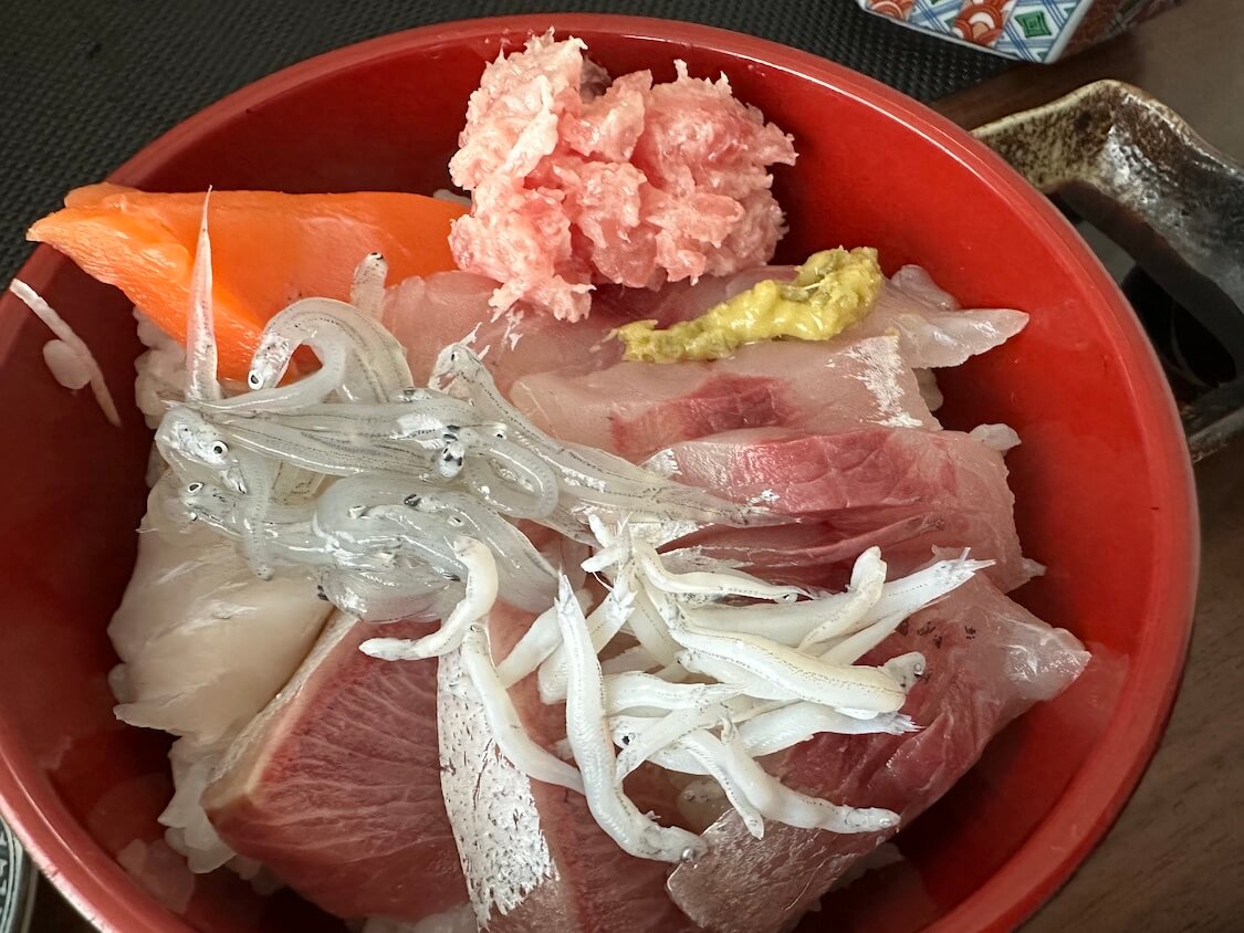 小田原で海鮮丼