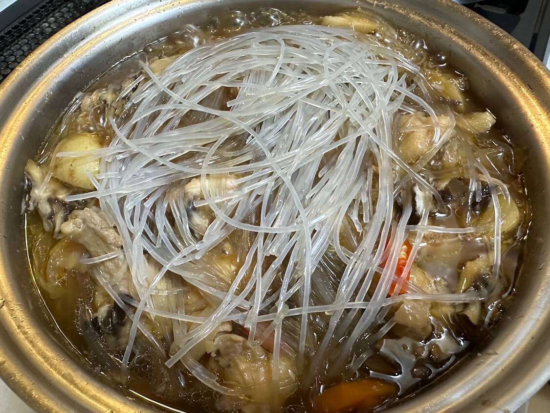 さつまいも春雨（タンミョン）入り手羽元の甘辛煮「チムタク」レシピ
