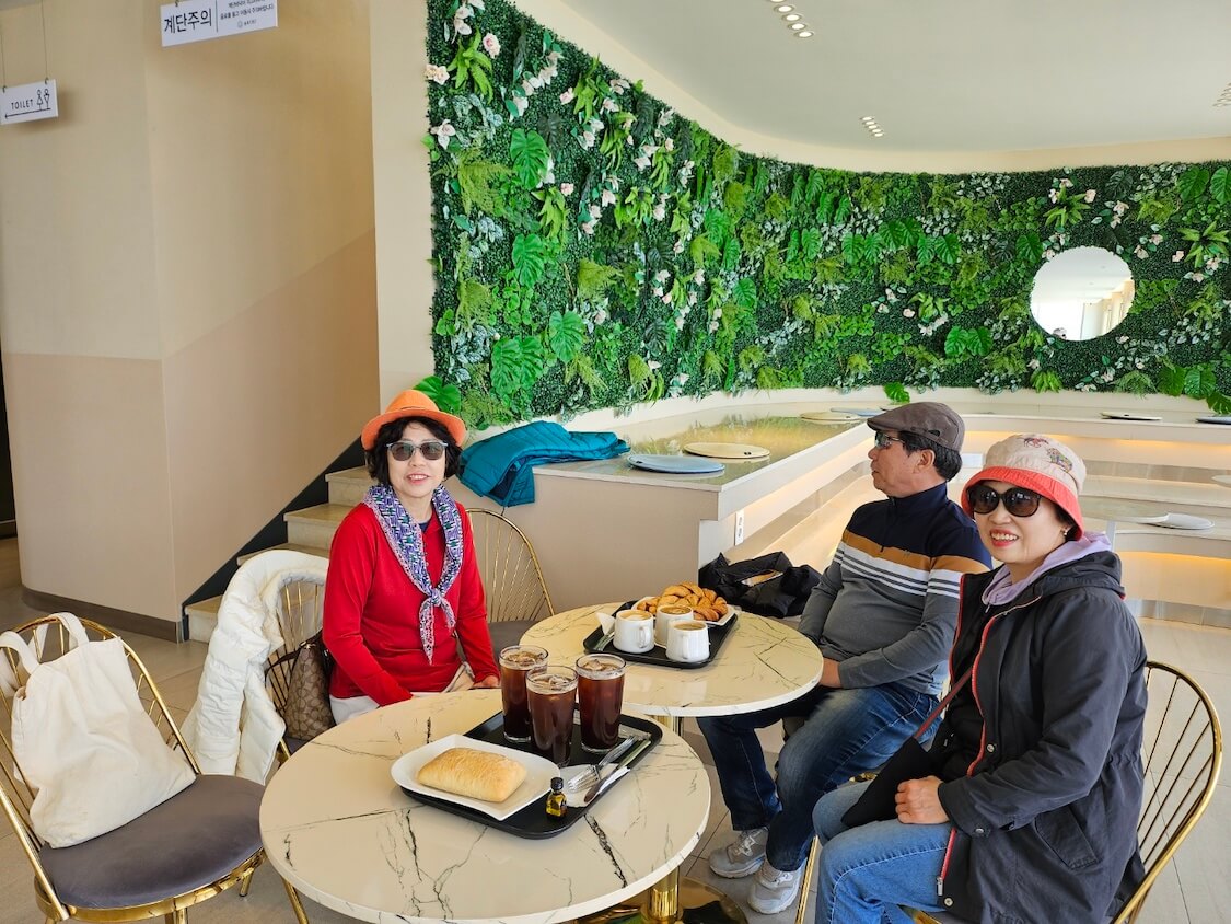 韓国の南、泗川市を観光。人気カフェのソンポ1357