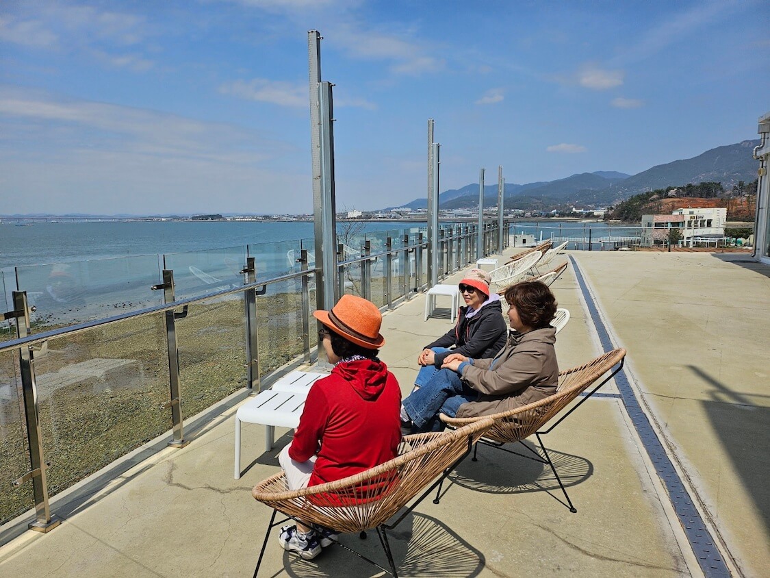 韓国の南、泗川市を観光。人気カフェのソンポ1357、海の景色が見れる