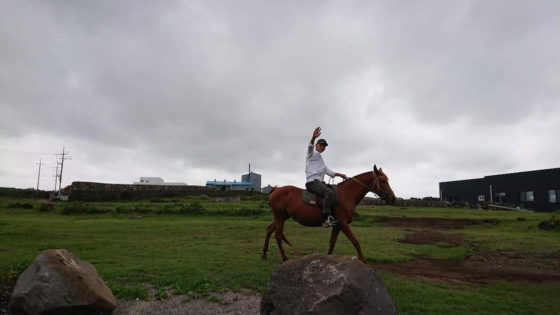 【チェジュ島旅⑧】牛島（うど）の風景。馬に乗ったおじさん