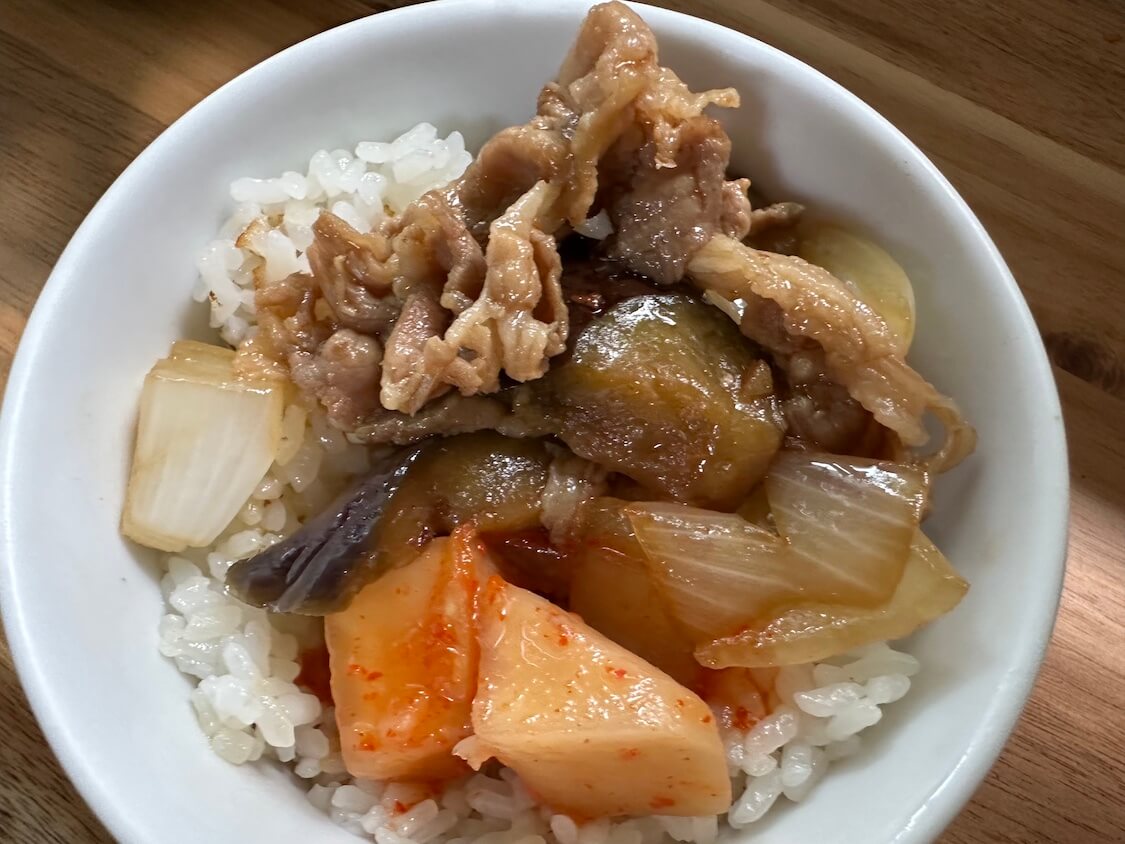 ナスと豚の甘辛炒めとカクテキ