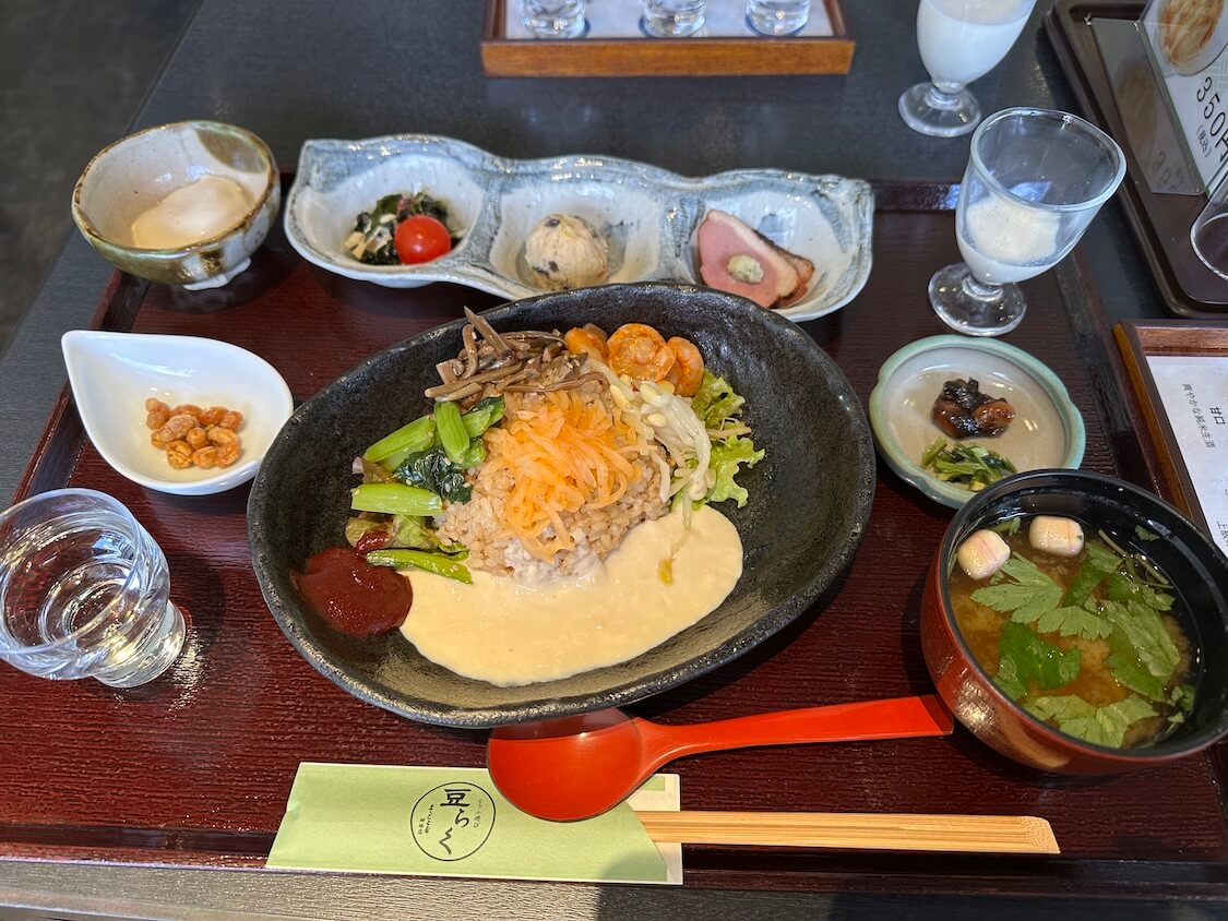 清流ガーデン 澤乃井園の「豆らく」で豆腐ビビンパ