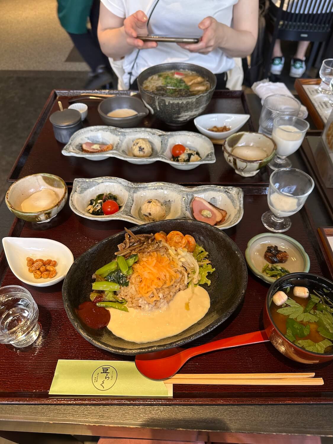 清流ガーデン 澤乃井園の「豆らく」で豆腐ビビンパ