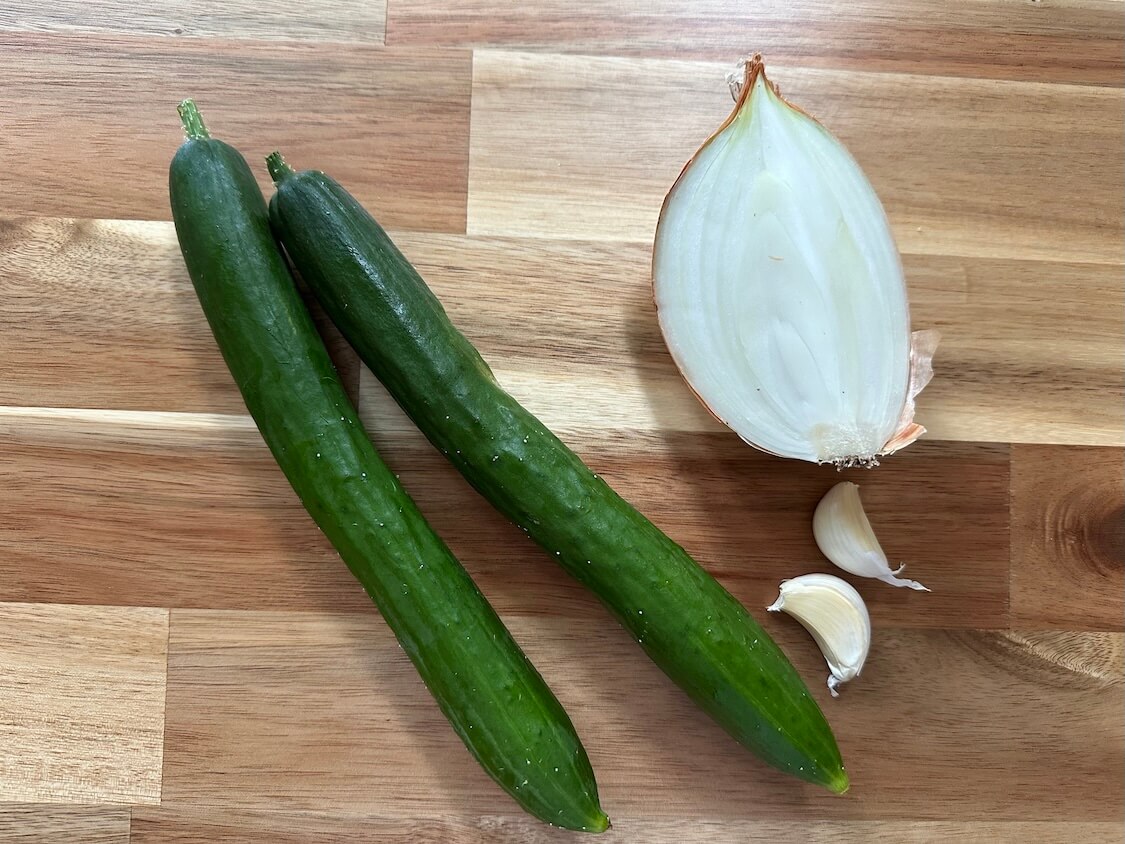 きゅうりの冷製スープレシピ材料。そうめんを入れて冷麺風にも！