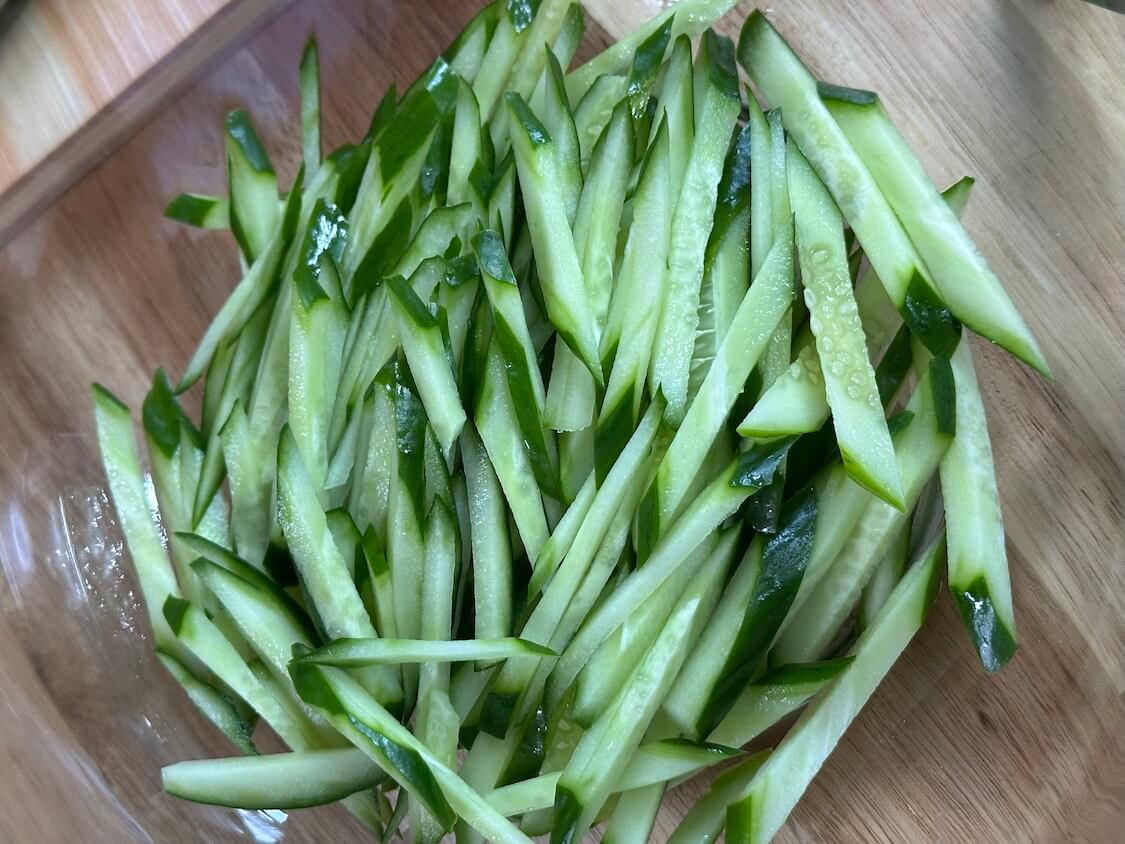 きゅうりの冷製スープレシピ材料。そうめんを入れて冷麺風にも！