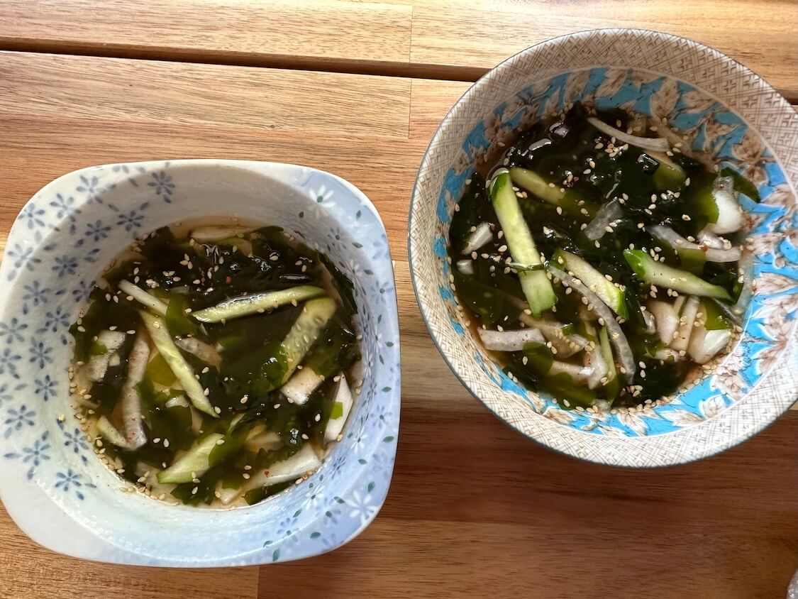 簡単！きゅうりとわかめの冷たいスープ【韓国レシピ】麺つゆやピリ辛アレンジも