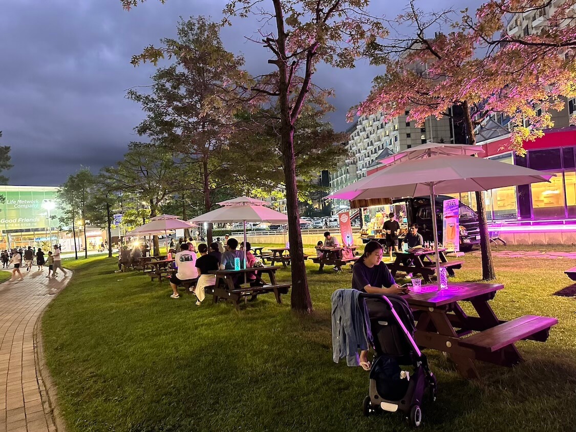 平昌フェニックスホテルの夜の風景。BBQも