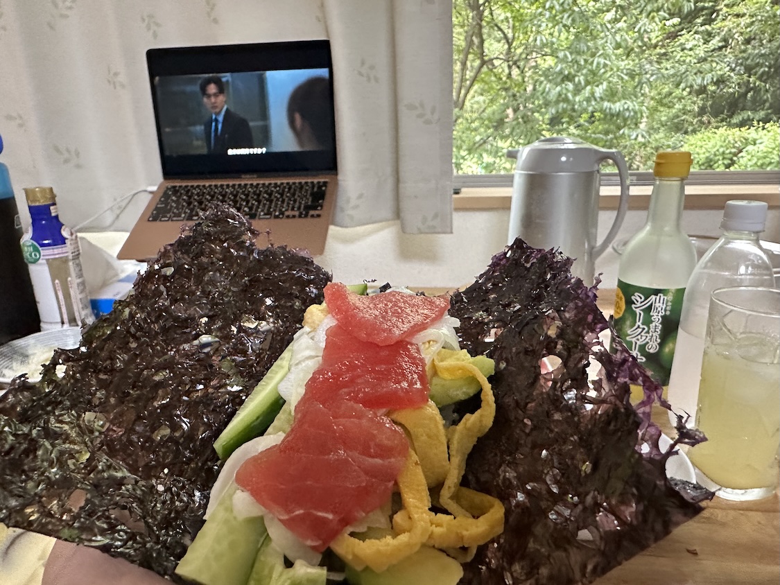 夏は手巻き寿司。韓国ドラマ