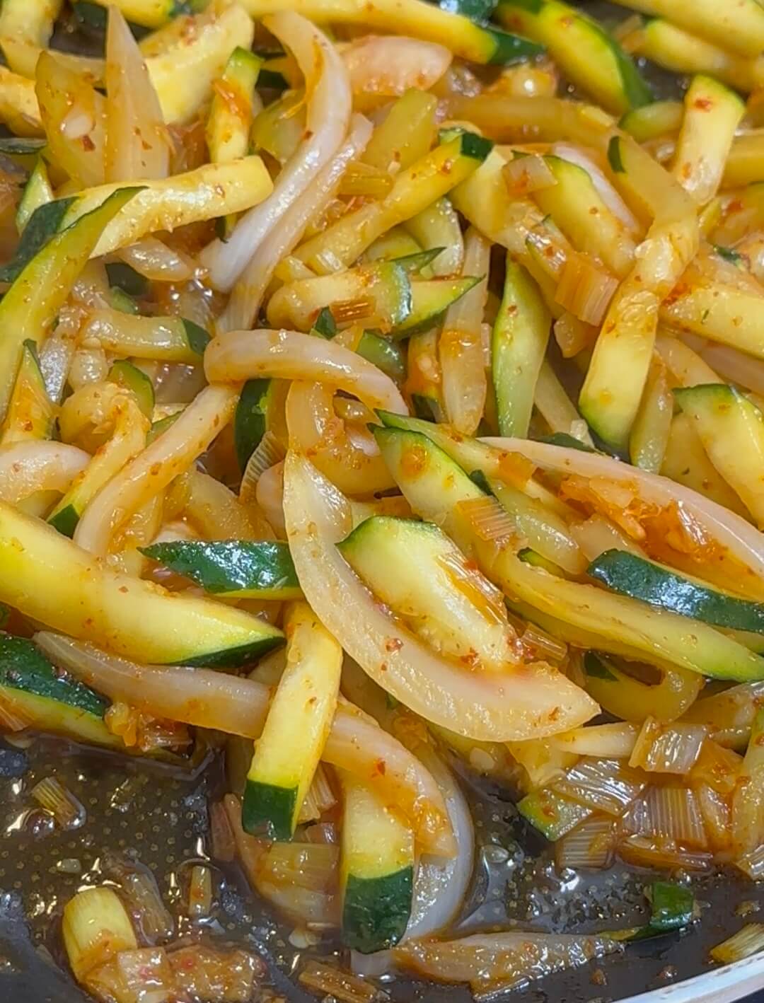 ズッキーニのピリ辛炒め。韓国おかず＆おつまみ！ビビンバやそうめんの具にも♫