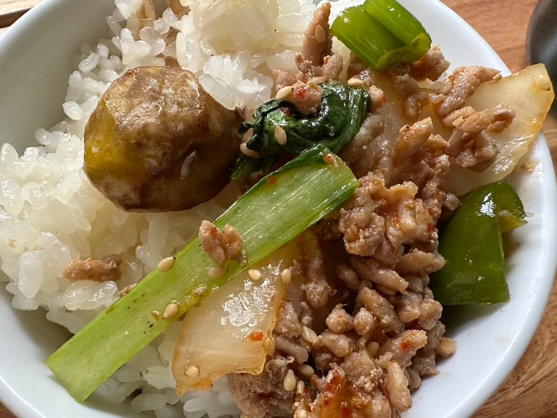 ピリ辛ガパオライス