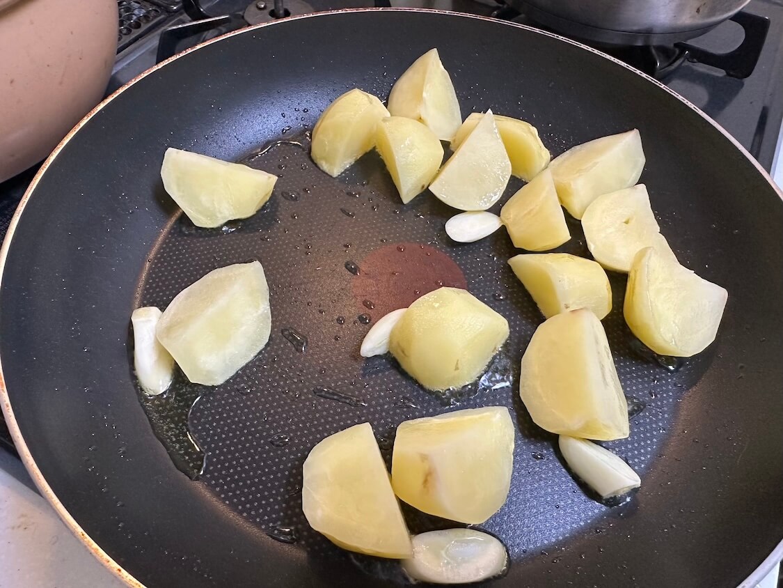 にんにく香るバジルポテトレシピ。レンチンで簡単