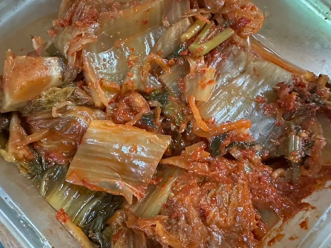 野菜たっぷり豚キムチ炒め。キムチの味によって加減を調整