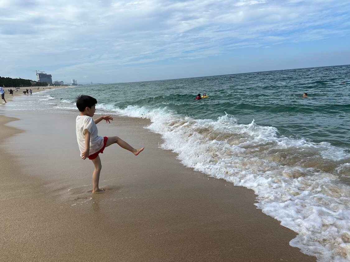 韓国の江陵観光。人気の海水浴場