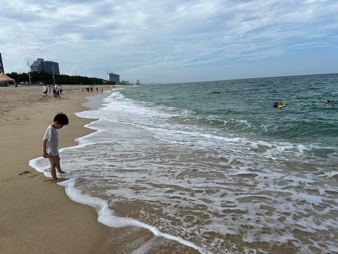 韓国の江陵観光。人気の海水浴場