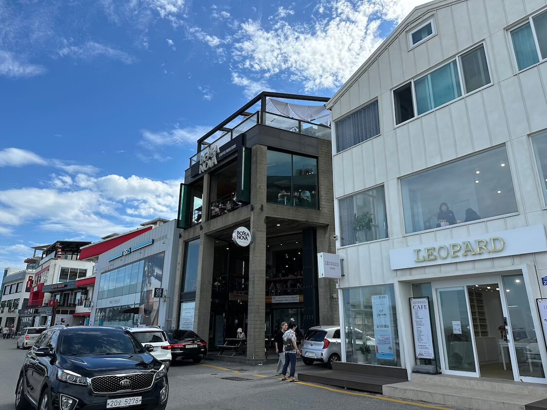 韓国の江陵観光。人気のコーヒー通りのお店へ