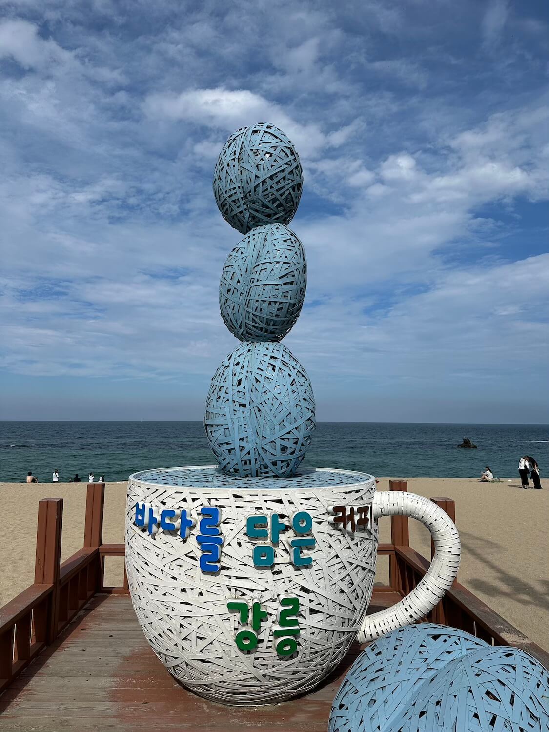 韓国の江陵観光。人気のコーヒー通り