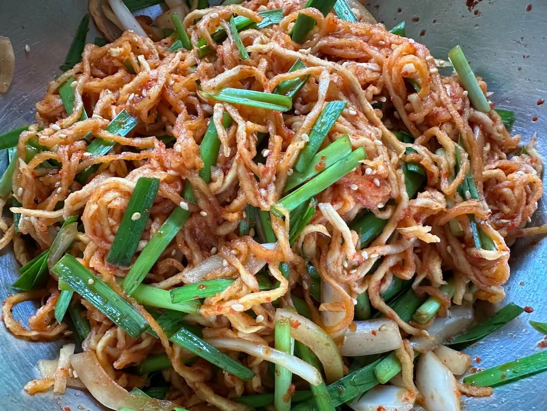 業務スーパーの切り干し大根でぽりぽり簡単キムチ【にら入りレシピ＋献立】