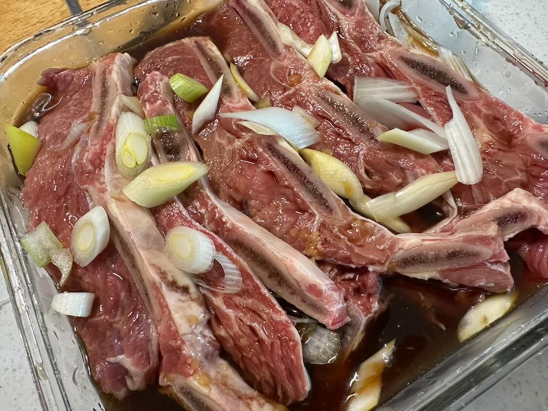 骨付きカルビ【LAカルビ】母＋韓国の人気レシピ。骨付き肉を柔らかくする方法