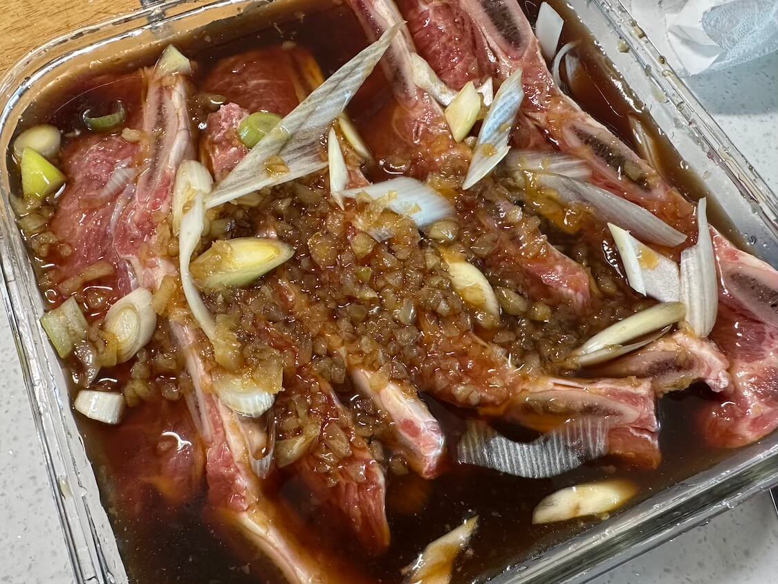 骨付きカルビ【LAカルビ】母＋韓国の人気レシピ。骨付き肉を柔らかくする方法