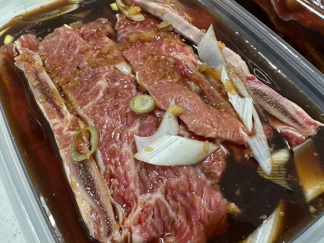 骨付きカルビ【LAカルビ】母＋韓国の人気レシピ。骨付き肉を柔らかくする方法