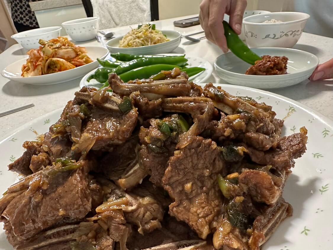 骨付きカルビ【LAカルビ】母＋韓国の人気レシピ。骨付き肉を柔らかくする方法
