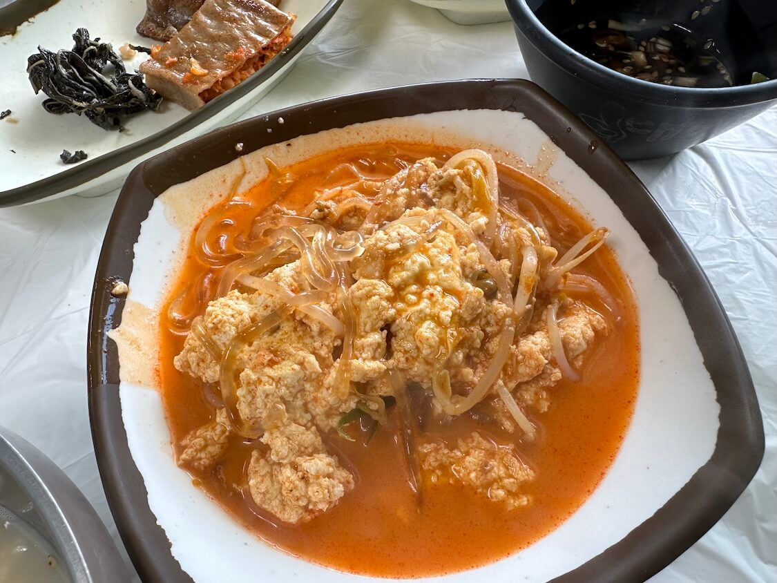 韓国江陵グルメ。スンドゥブチゲの人気店でお昼ごはん