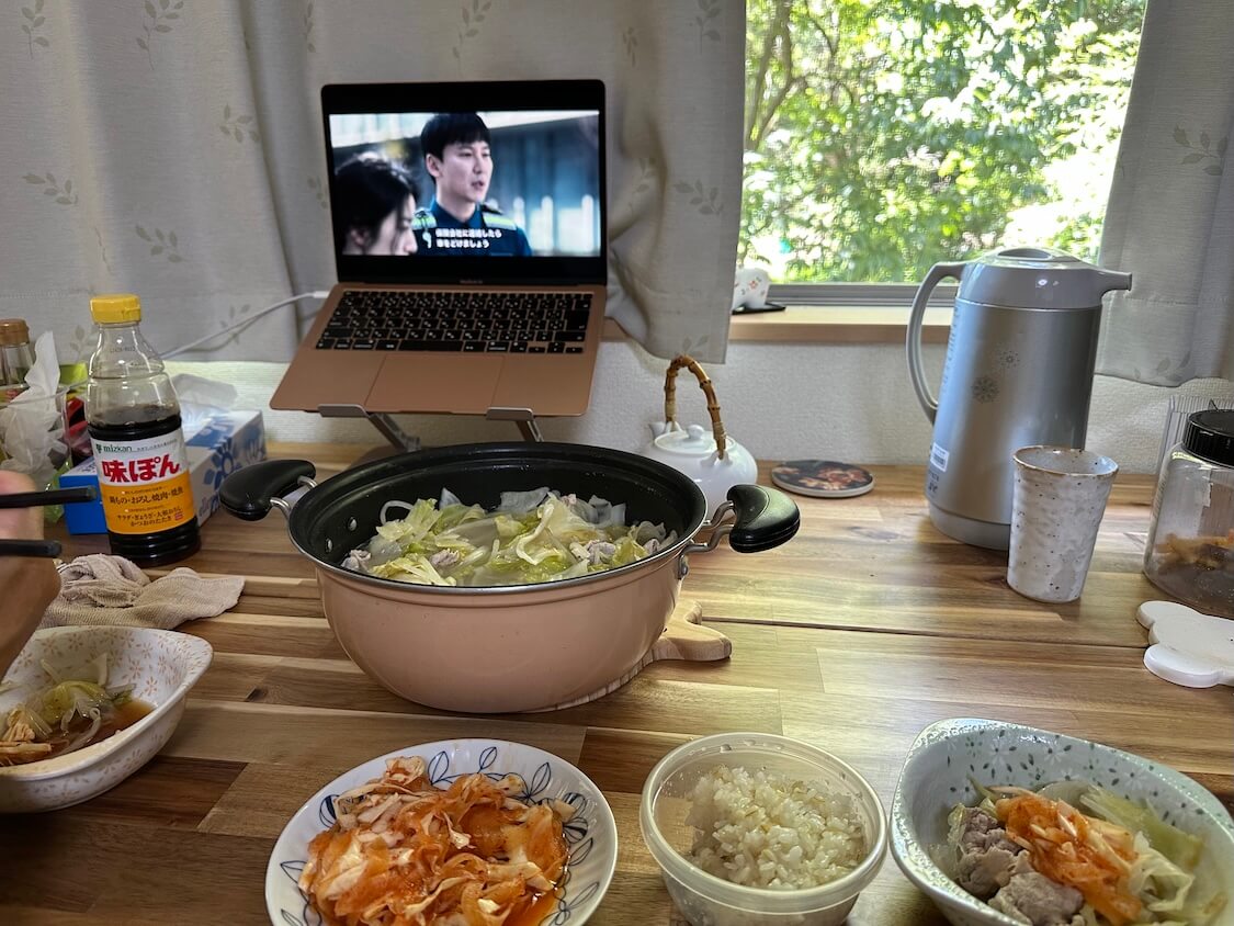 カンタン酢と粉唐辛子だけで絶品キムチ！玉ねぎとキャベツのキムチの献立