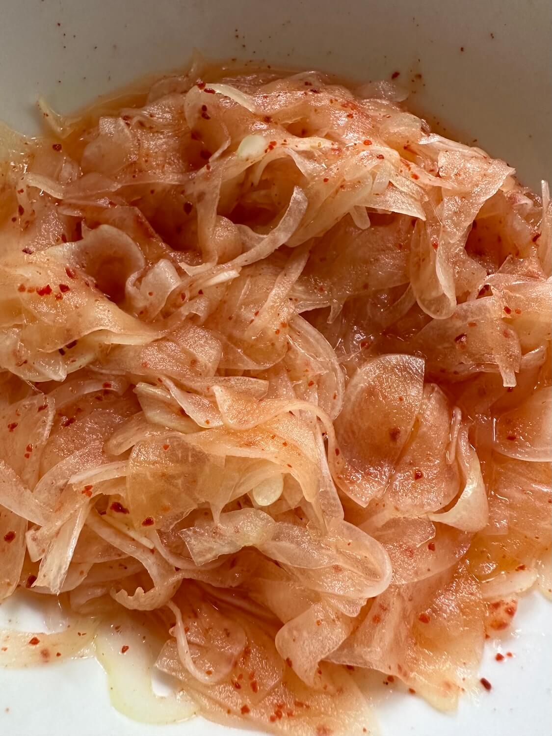 カンタン酢と粉唐辛子だけで絶品キムチ！玉ねぎキムチのレシピ