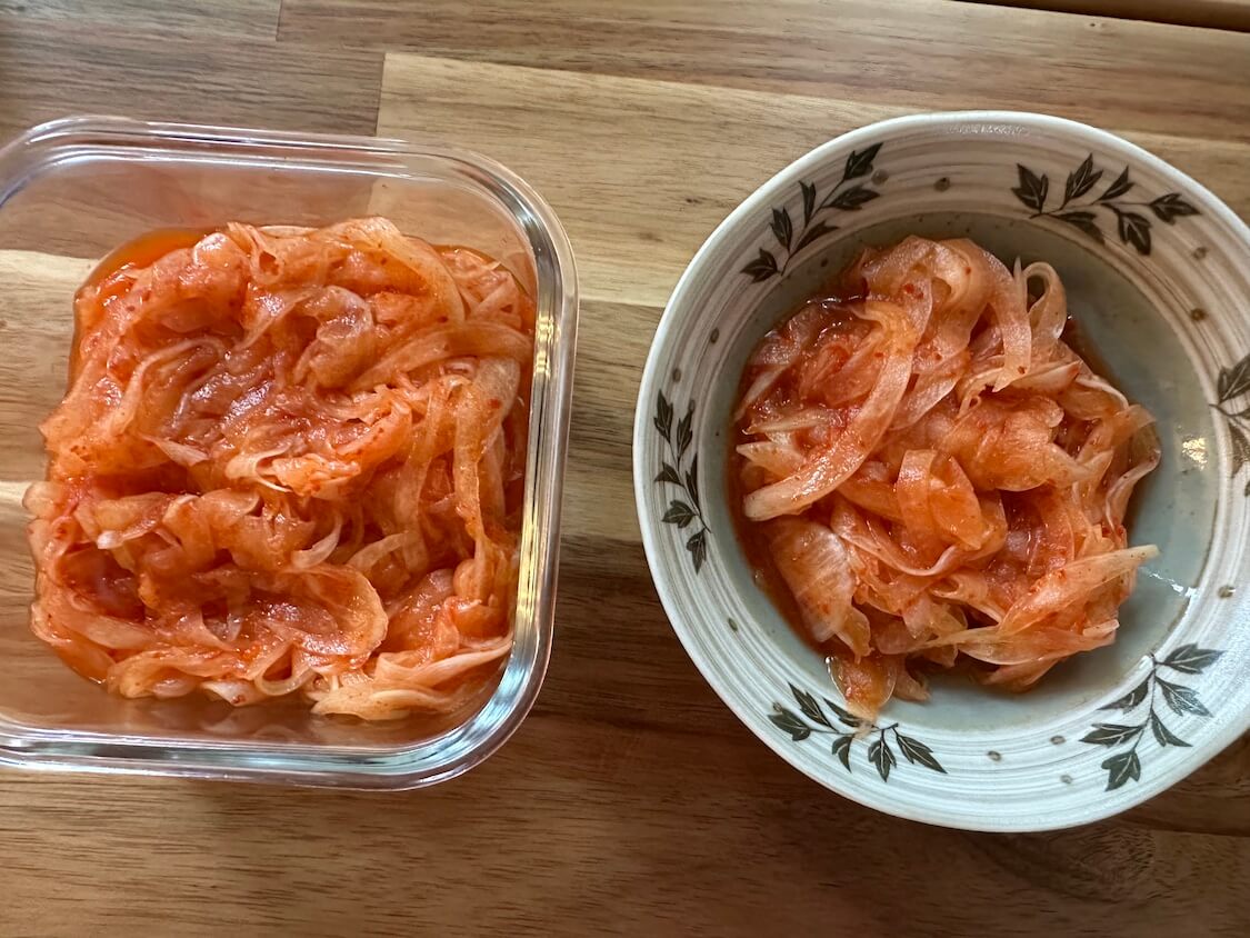 カンタン酢と粉唐辛子だけで絶品キムチ！玉ねぎキムチのレシピ