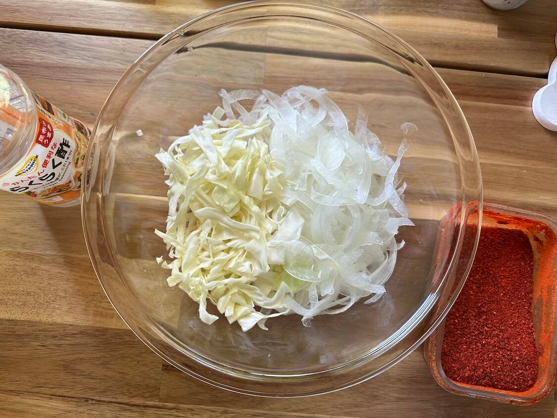 カンタン酢のレシピ！玉ねぎとキャベツのキムチ