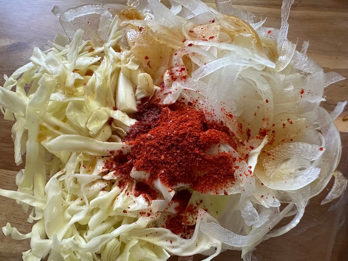 カンタン酢のレシピ！玉ねぎとキャベツのキムチ