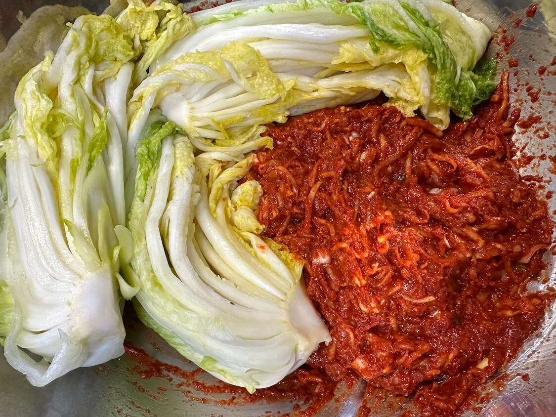 自家製白菜キムチの作り方。キムチの素を白菜につける