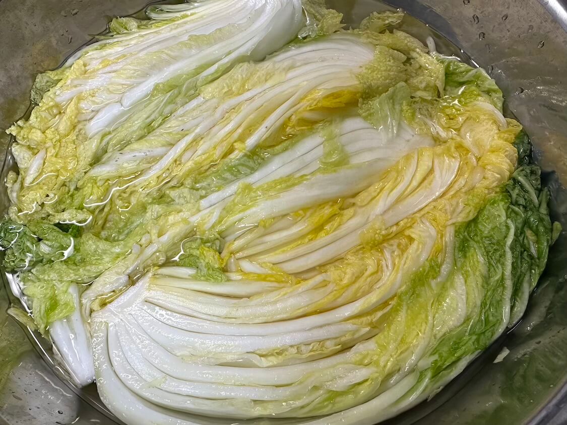 自家製白菜キムチの作り方。塩漬けのレシピ！塩の量と漬ける時間