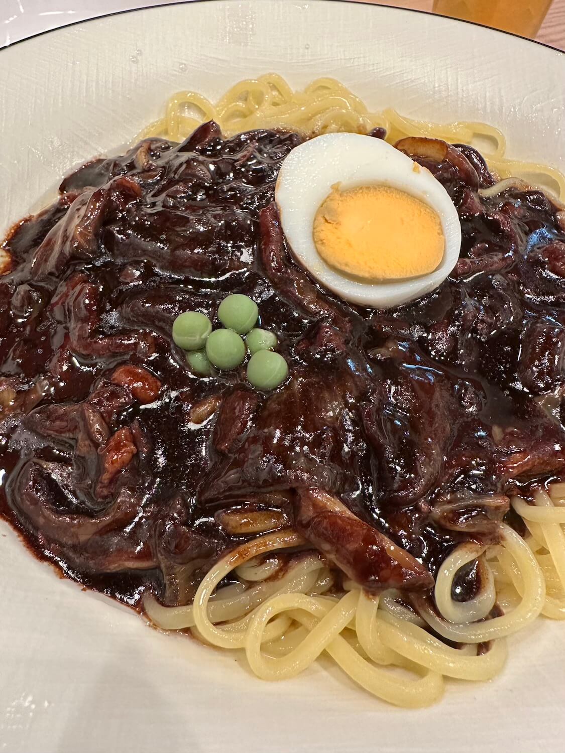 新大久保の人気店でジャージャー麺とタンスユクを食べた！韓国の本店は290円!?