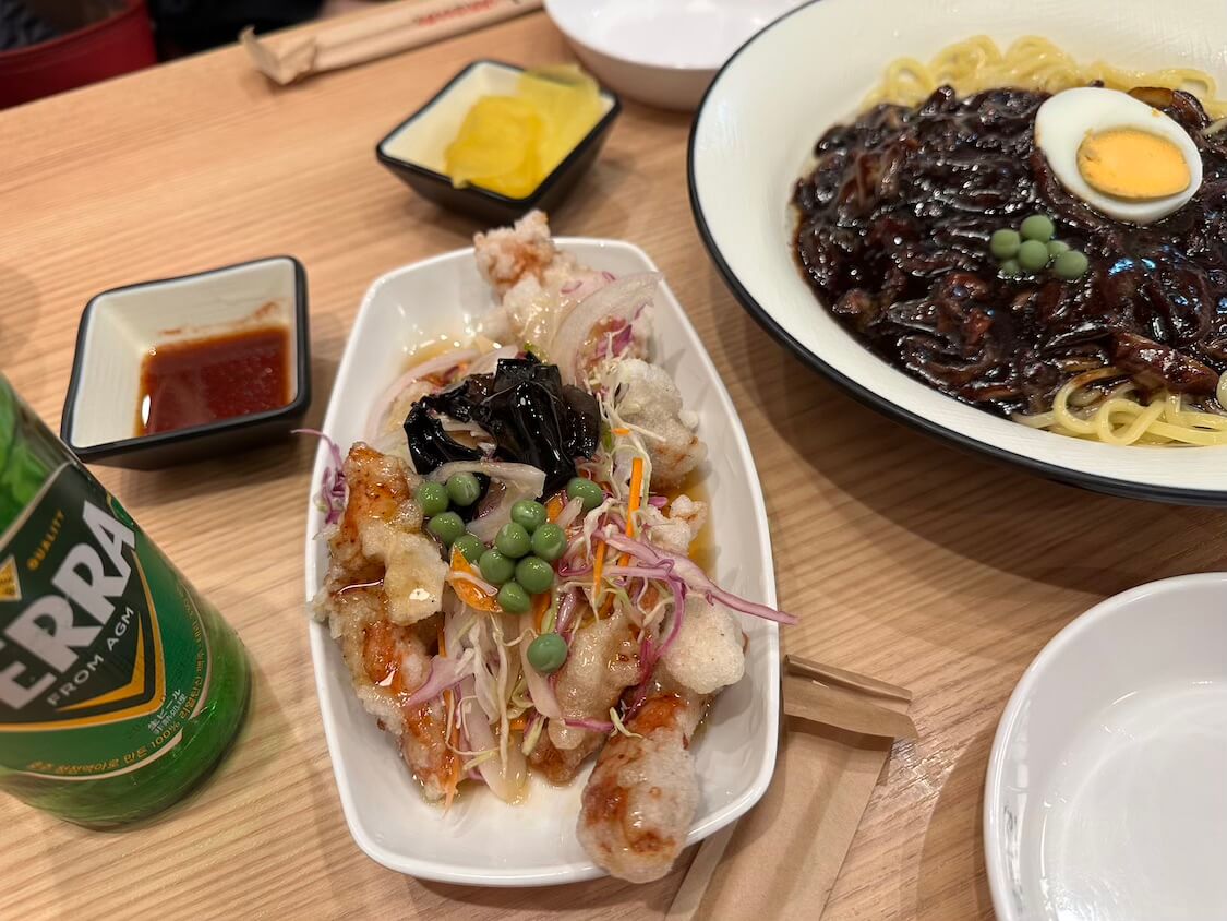 新大久保の人気店でジャージャー麺とタンスユクを食べた！韓国の本店は290円!?