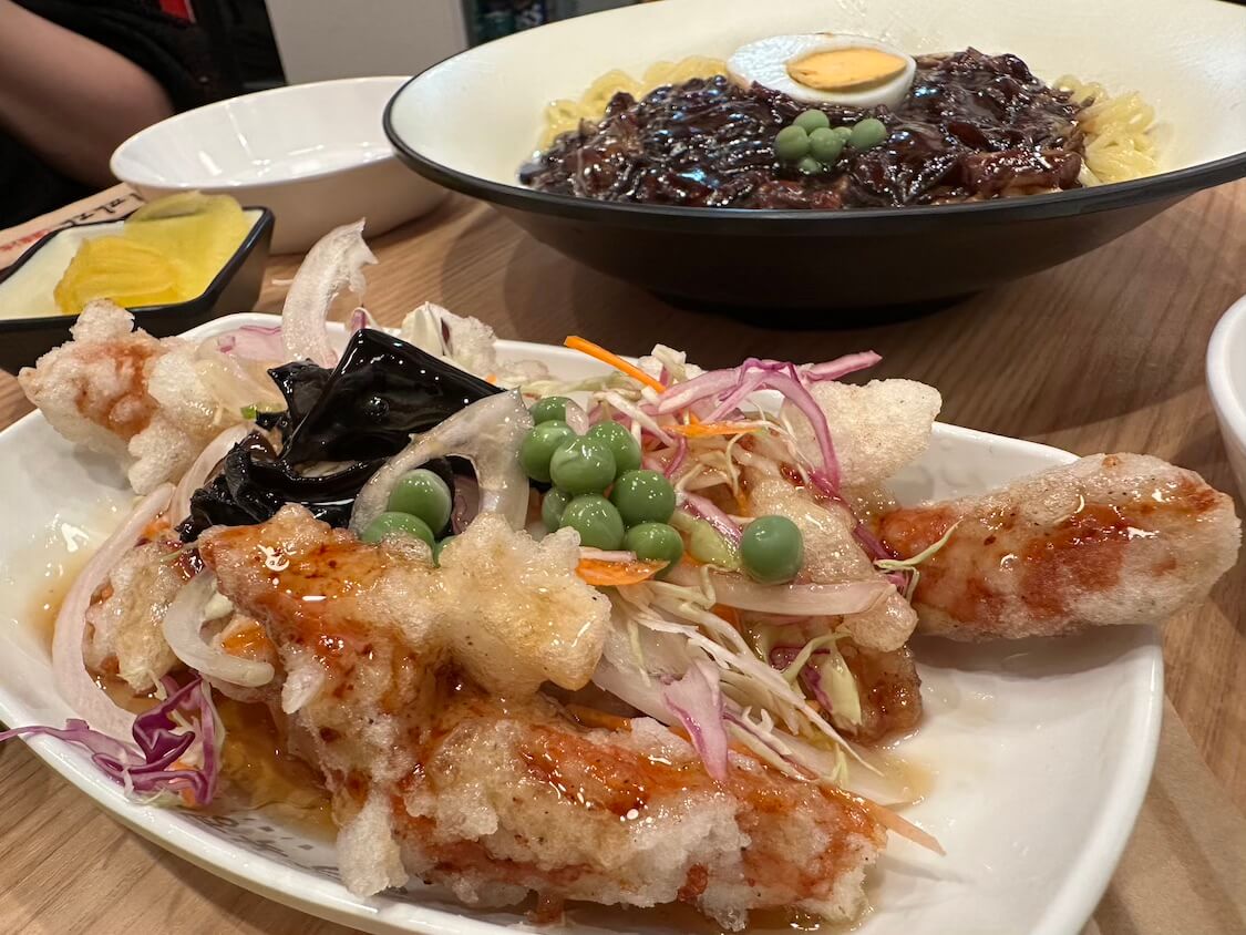 新大久保の人気店でジャージャー麺とタンスユクを食べた！韓国の本店は290円!?