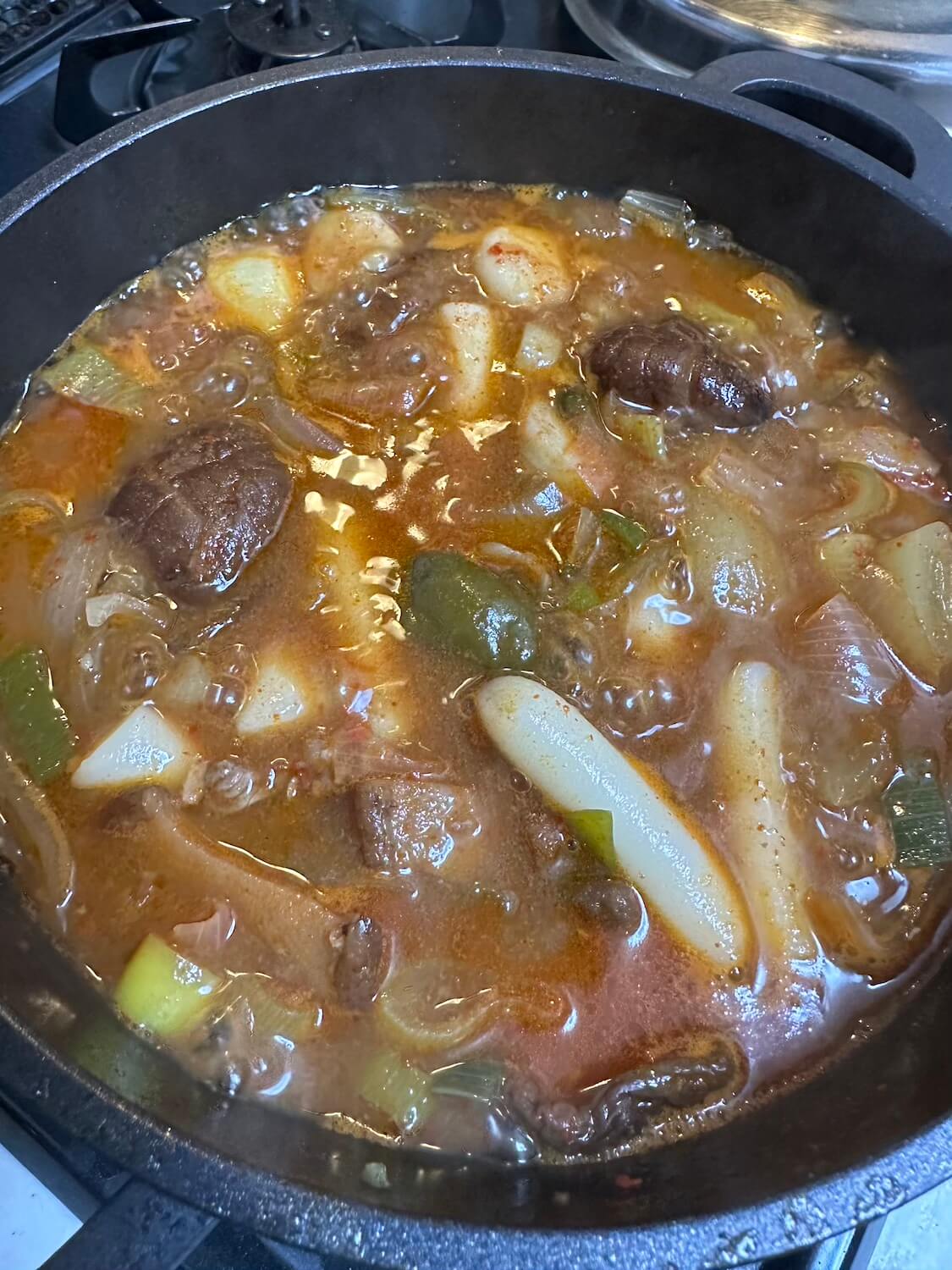 ピリ辛プルコギ鍋にトッポッキ