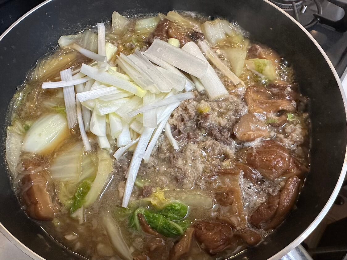 プルコギと白菜の簡単鍋の作り方。長ねぎ入り