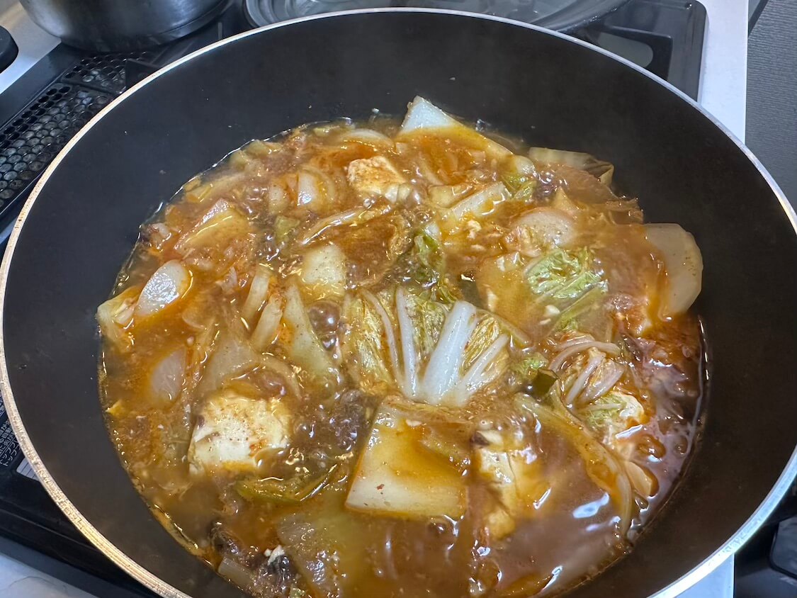プルコギと白菜で冬の簡単鍋レシピ。辛いアレンジも簡単！