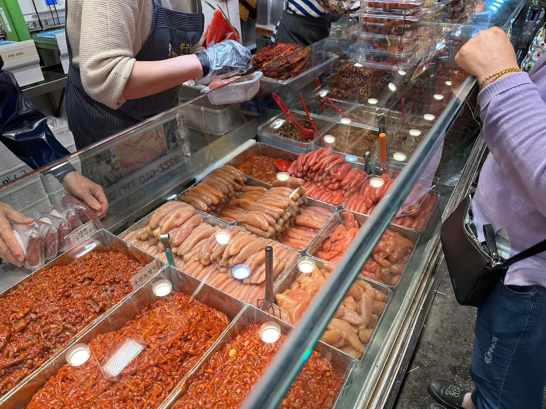 韓国式塩辛「チョッカル」ソウル旅行のお土産にも!行きつけの京東市場の人気店
