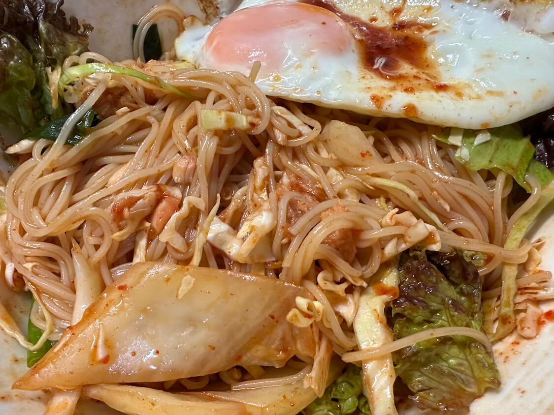 キムチたっぷりビビン麺