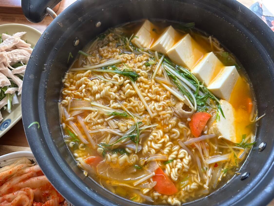 韓国のインスタントラーメンで簡単うま辛豆腐鍋レシピ