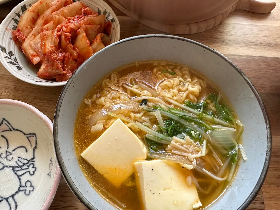 韓国のインスタントラーメンで簡単うま辛豆腐鍋レシピ