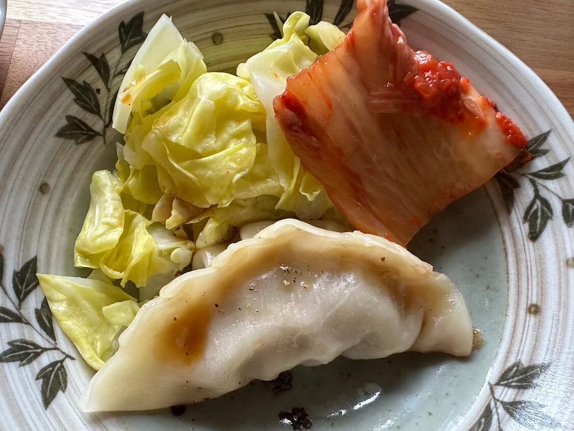餃子とマンドゥとキムチ