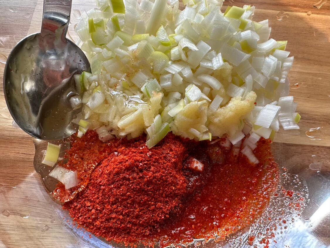 ゆで豚が美味しくなる大根キムチ（ポッサムキムチ）の味付け