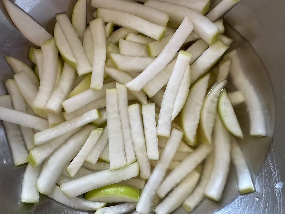 ゆで豚が美味しくなる大根キムチ（ポッサムキムチ）の漬け方