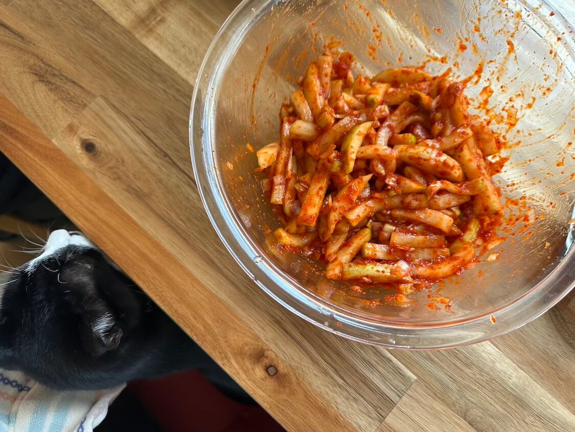 ゆで豚が美味しくなる大根キムチ(ポッサムキムチ)の作り方